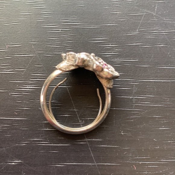 Avon Flower Ring with red stone - Picture 3 of 3